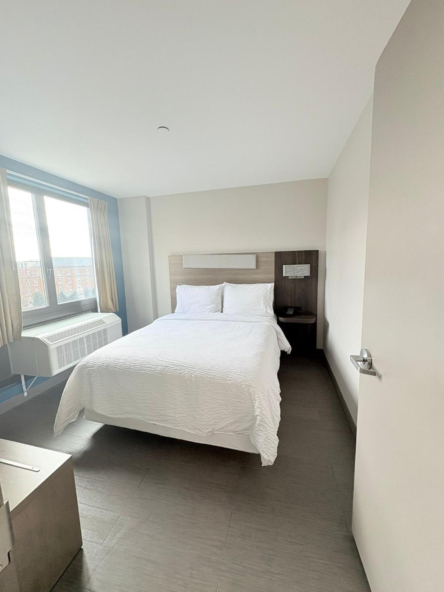 Holiday Inn Express & Suites Bronx - Nyc By Ihg New York Exterior photo