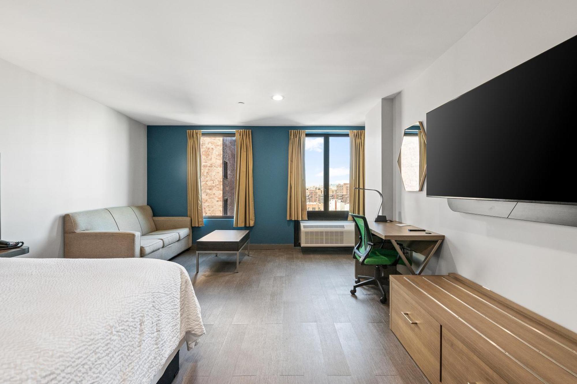 Holiday Inn Express & Suites Bronx - Nyc By Ihg New York Exterior photo