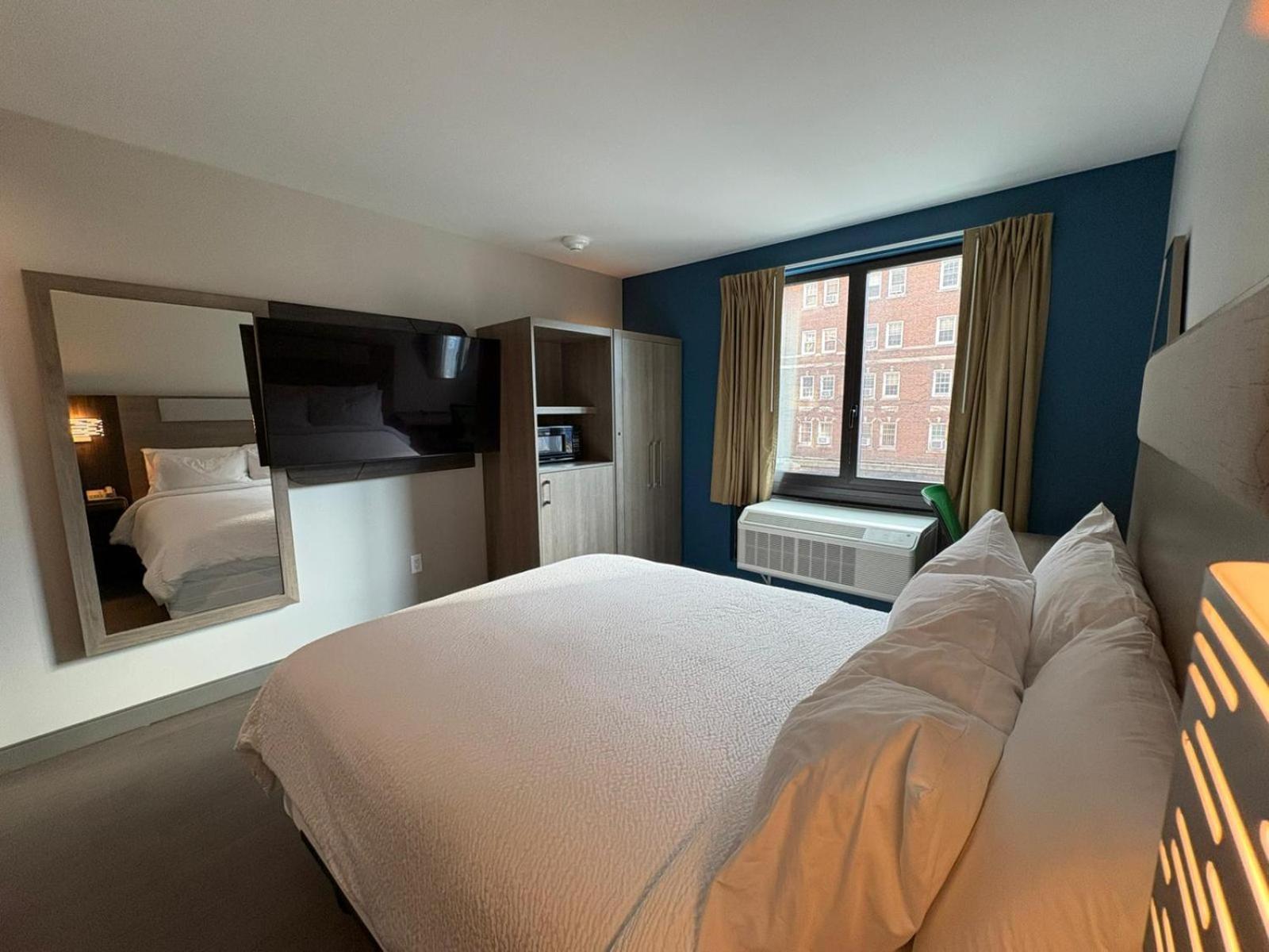 Holiday Inn Express & Suites Bronx - Nyc By Ihg New York Exterior photo