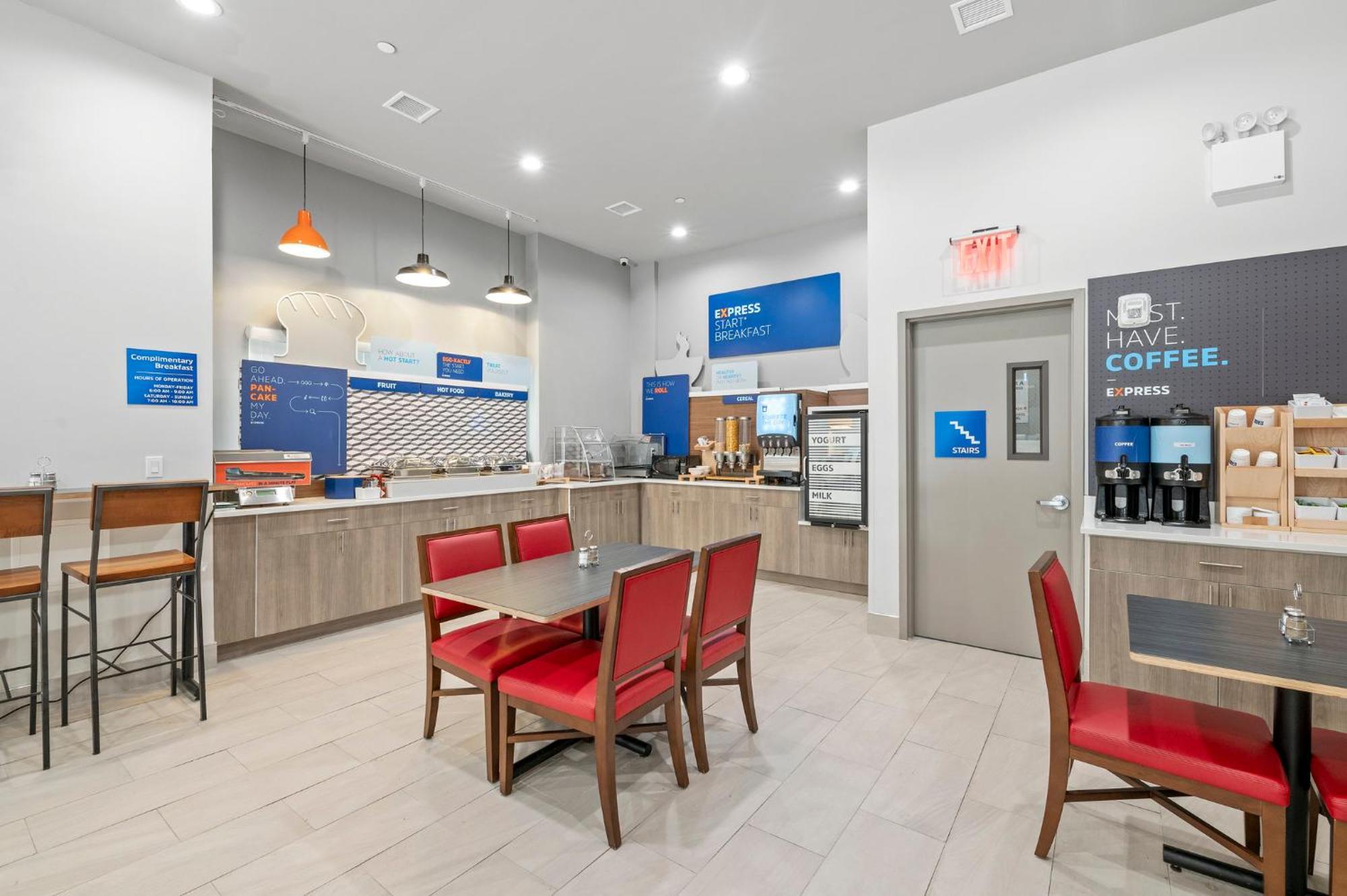 Holiday Inn Express & Suites Bronx - Nyc By Ihg New York Exterior photo