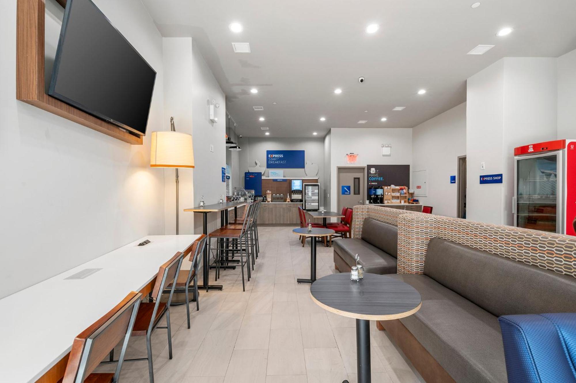 Holiday Inn Express & Suites Bronx - Nyc By Ihg New York Exterior photo