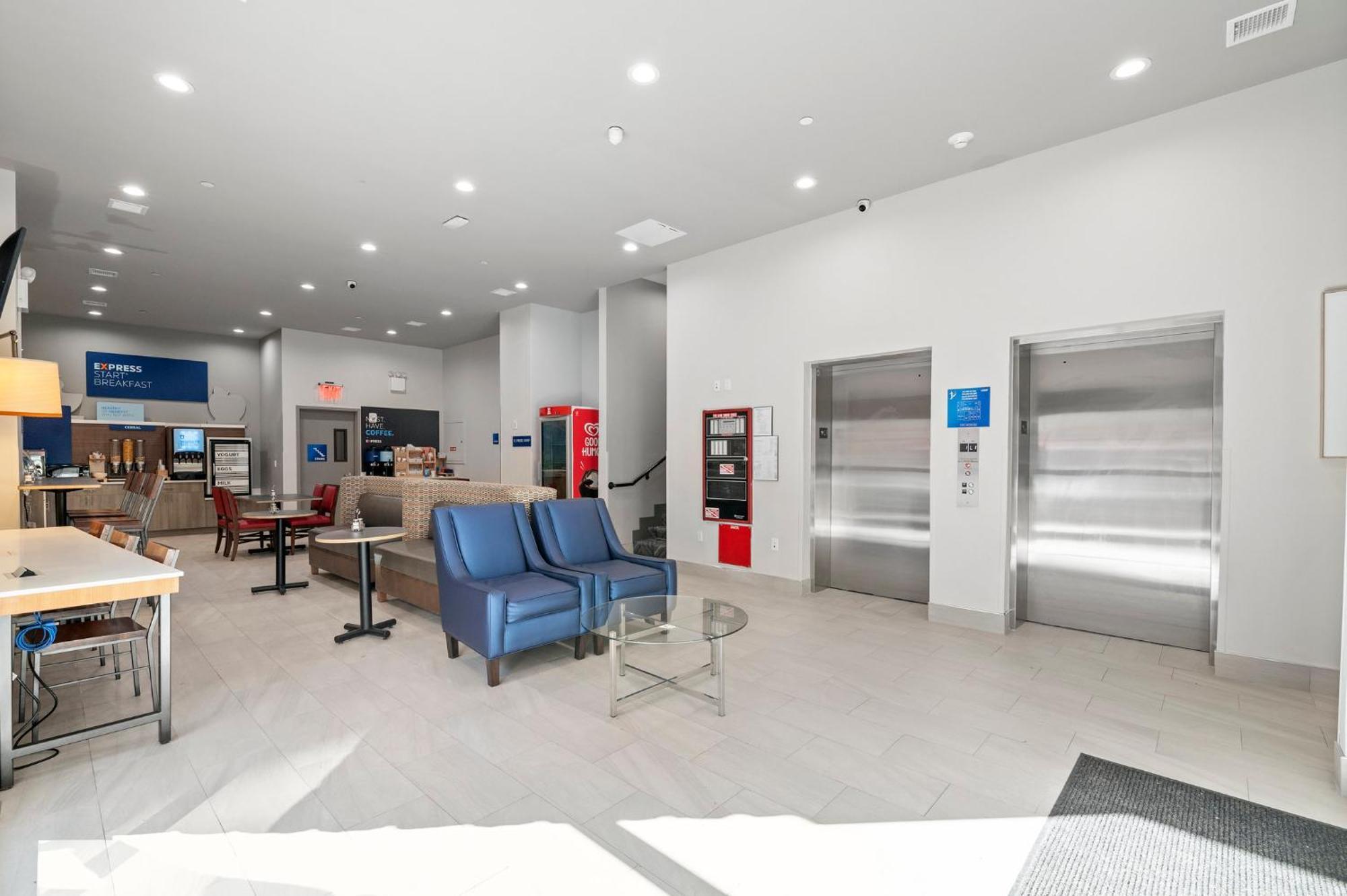 Holiday Inn Express & Suites Bronx - Nyc By Ihg New York Exterior photo
