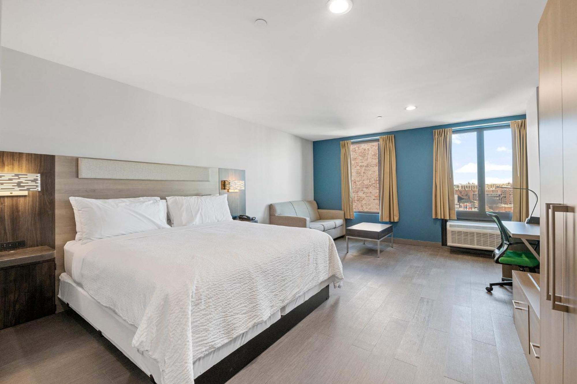 Holiday Inn Express & Suites Bronx - Nyc By Ihg New York Exterior photo
