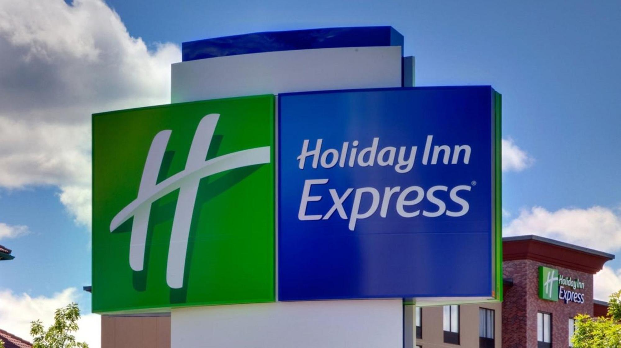 Holiday Inn Express & Suites Bronx - Nyc By Ihg New York Exterior photo
